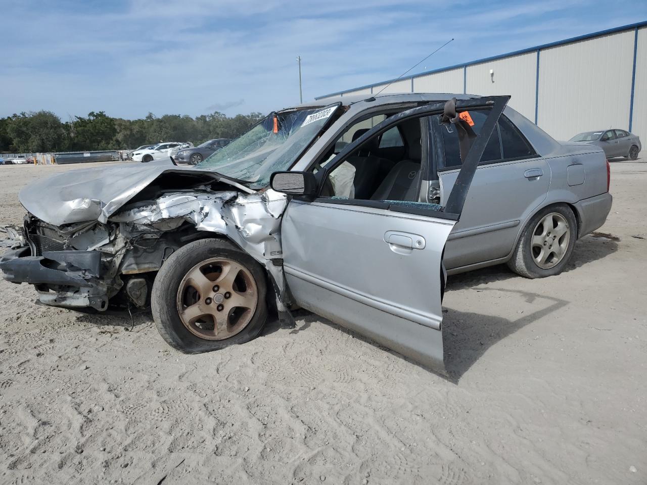 Obraz 1 z 2000 MAZDA PROTEGE ES 2000 z VIN JM1BJ2217Y0203888