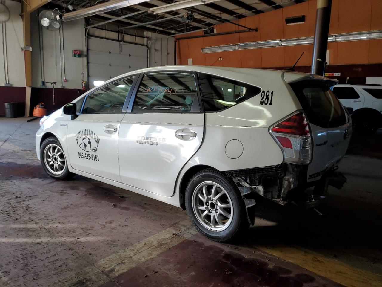 Image 2 of 2017 TOYOTA PRIUS V  2017 with VIN JTDZN3EU5HJ067110