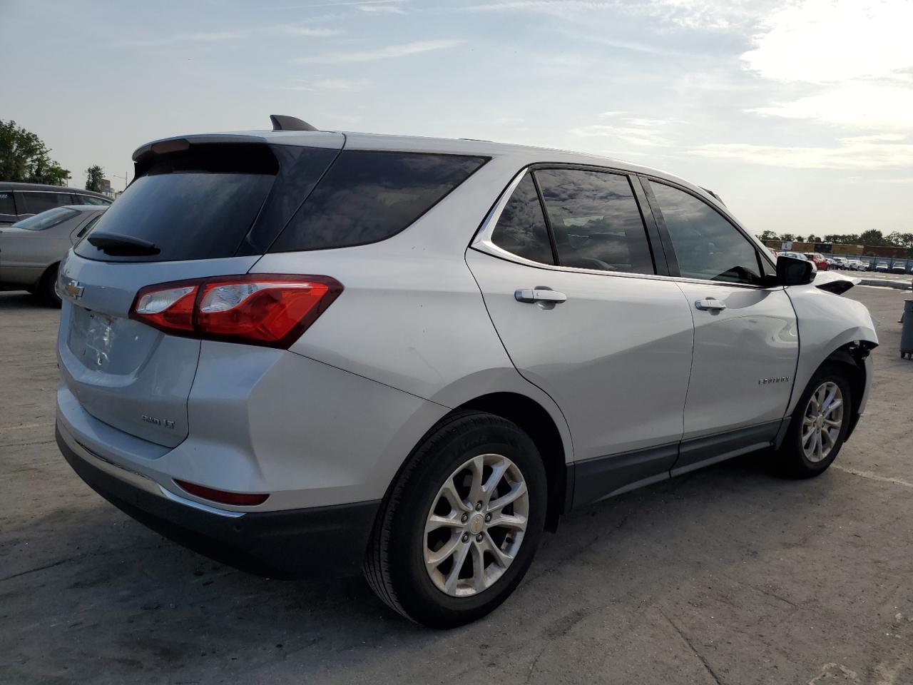 Image 3 of 2019 CHEVROLET EQUINOX LT 2019 with VIN 2GNAXUEVXK6280930