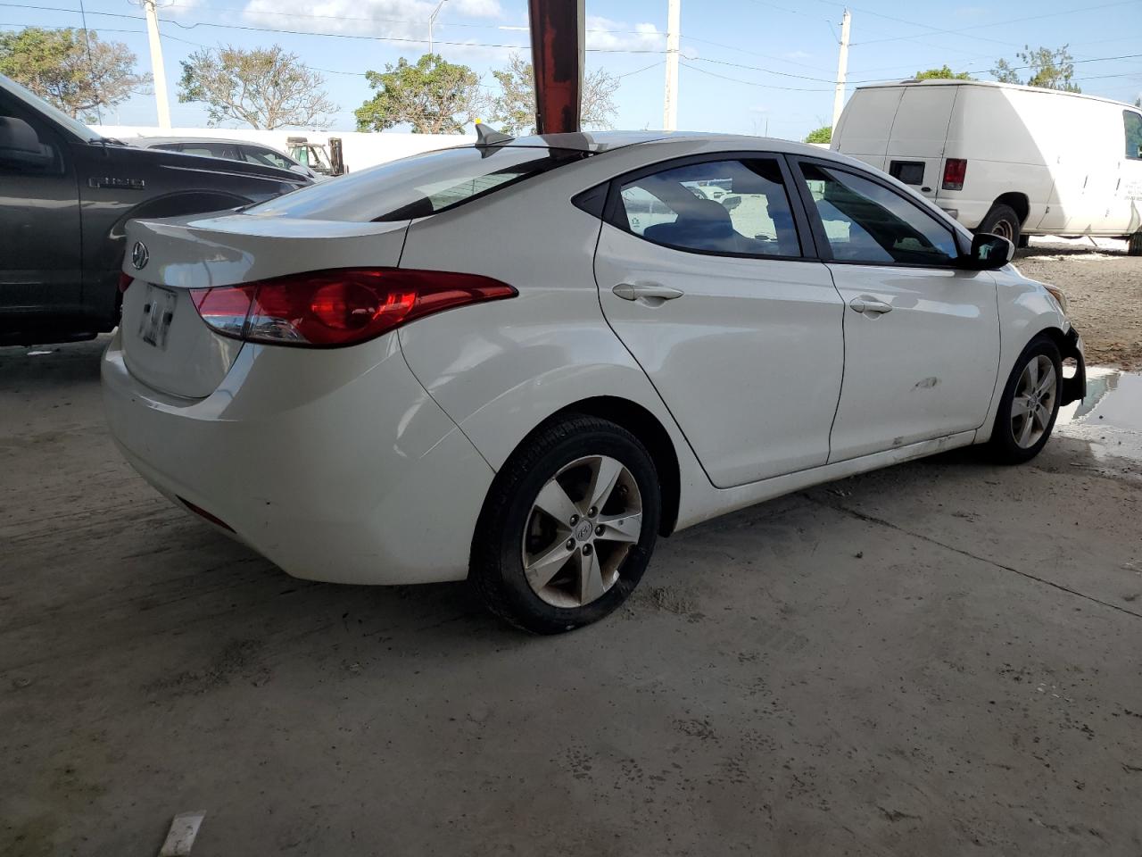 Изображение 3 2013 HYUNDAI ELANTRA GLS 2013 с VIN 5NPDH4AE0DH430261