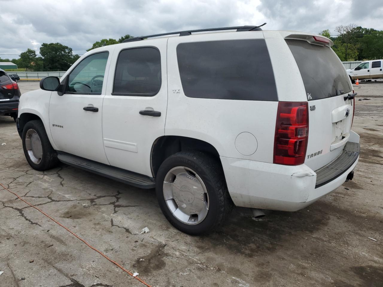 Изображение 2 2009 CHEVROLET TAHOE C1500  LS 2009 с VIN 1GNFC13C89R258215