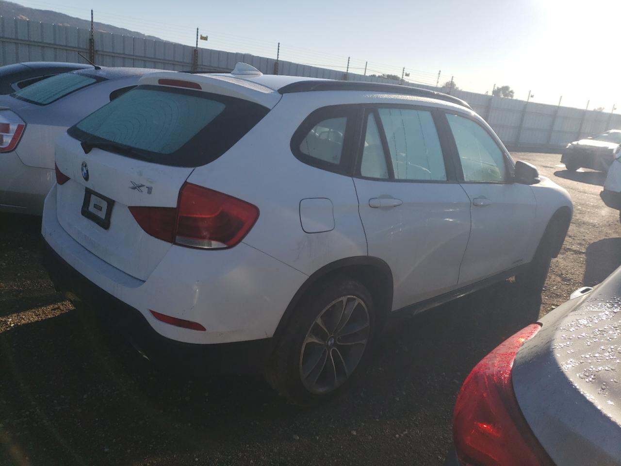 Изображение 3 2015 BMW X1 SDRIVE28I 2015 с VIN WBAVM1C54FV318218