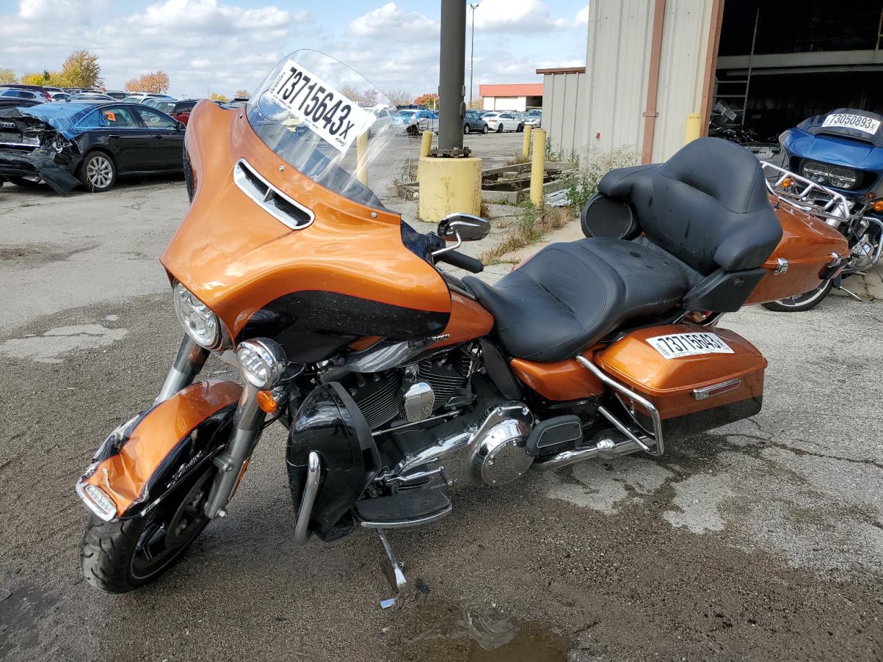 Image 2 of 2015 HARLEY-DAVIDSON FLHTK ULTRA LIMITED 2015 with VIN 1HD1KEL10FB692708
