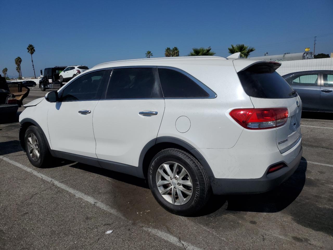Image 2 of 2017 KIA SORENTO LX 2017 with VIN 5XYPG4A36HG199913