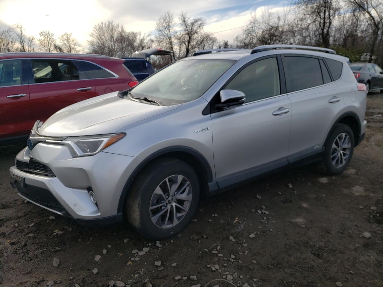Image 1 of 2016 TOYOTA RAV4 HV XLE 2016 with VIN JTMRJREV9GD022420