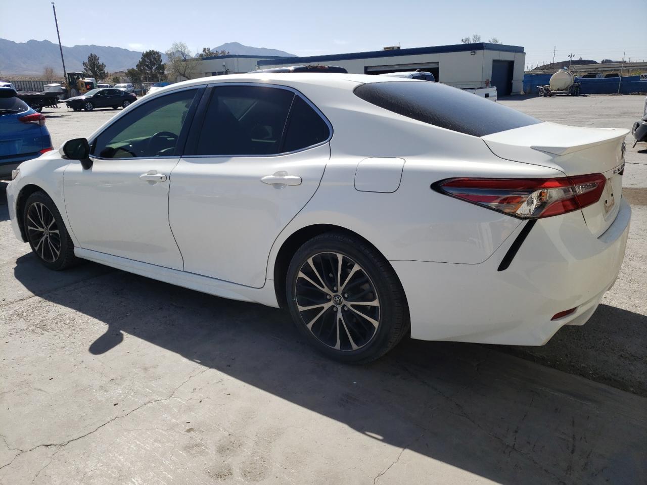 Изображение 2 2018 TOYOTA CAMRY L 2018 с VIN JTNB11HK1J3004894