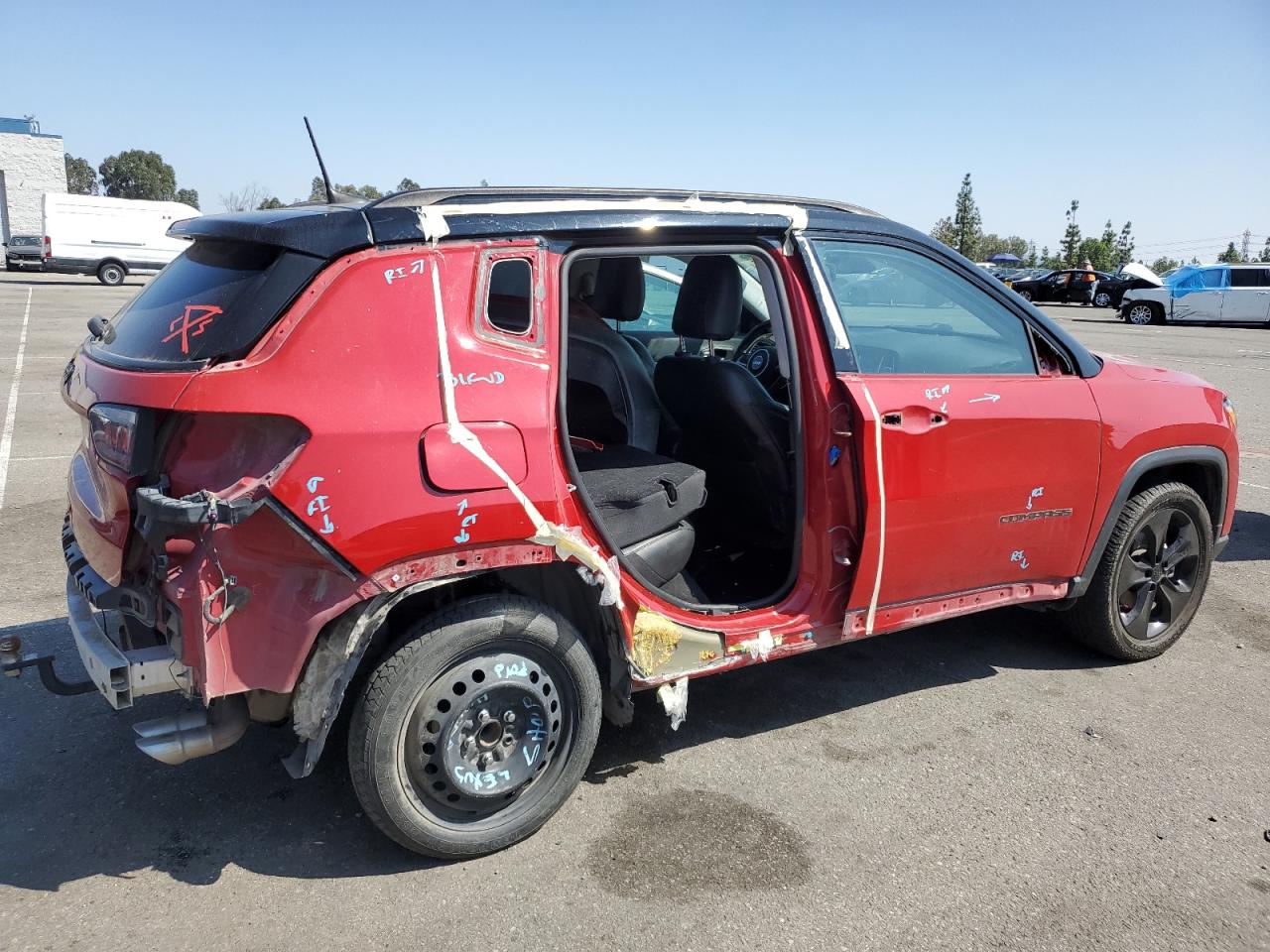 Obraz 3 z 2019 JEEP COMPASS LATITUDE 2019 z VIN 3C4NJCBB1KT692228