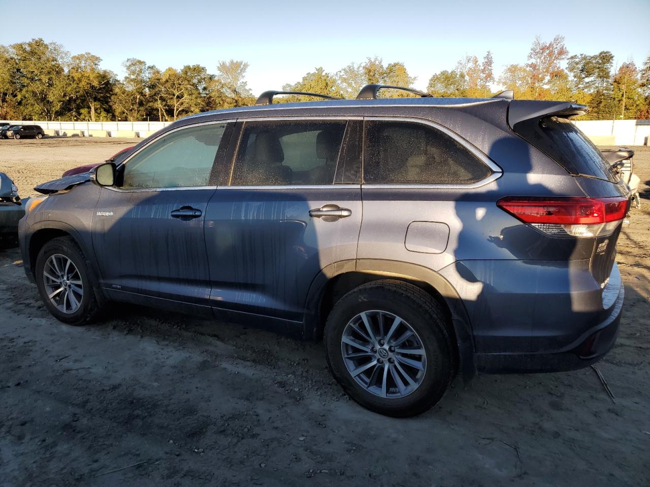 Image 2 of 2017 TOYOTA HIGHLANDER HYBRID 2017 with VIN 5TDJGRFH6HS027200