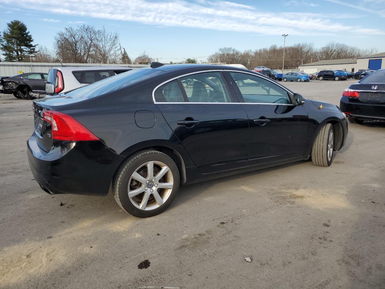 Image 3 of 2016 VOLVO S60 PREMIER 2016 with VIN YV126MFK7G2399604