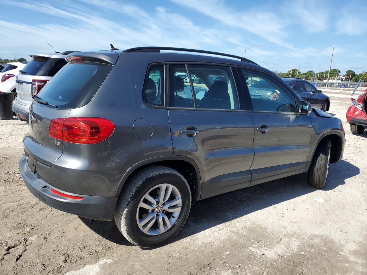 Image 3 of 2016 VOLKSWAGEN TIGUAN S 2016 with VIN WVGAV7AX2GW590280