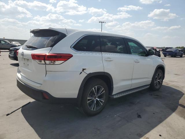 Image 3 of 2017 TOYOTA HIGHLANDER LE 2017 with VIN 5TDZARFH5HS028391