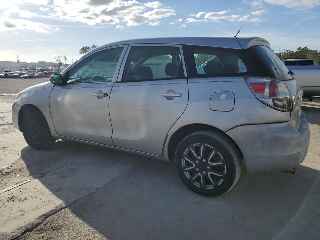 Image 2 of 2005 TOYOTA COROLLA MATRIX XR 2005 with VIN 2T1KR32E35C453678