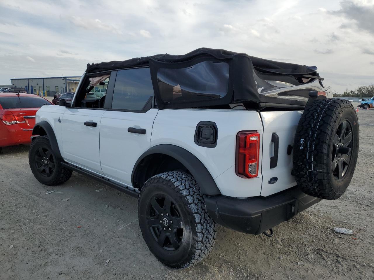 Image 2 of 2022 FORD BRONCO BASE 2022 with VIN 1FMEE5DP0NLB59694