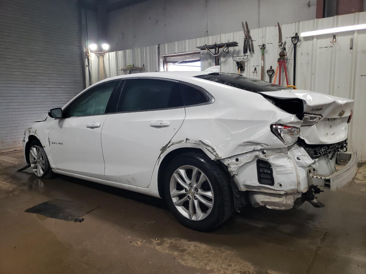 Изображение 2 2016 CHEVROLET MALIBU LT 2016 с VIN 1G1ZE5ST4GF313937