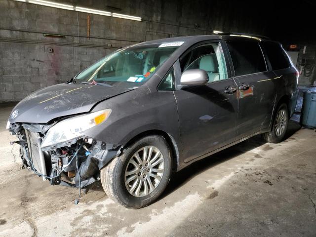 Изображение 2013 TOYOTA SIENNA XLE 2013