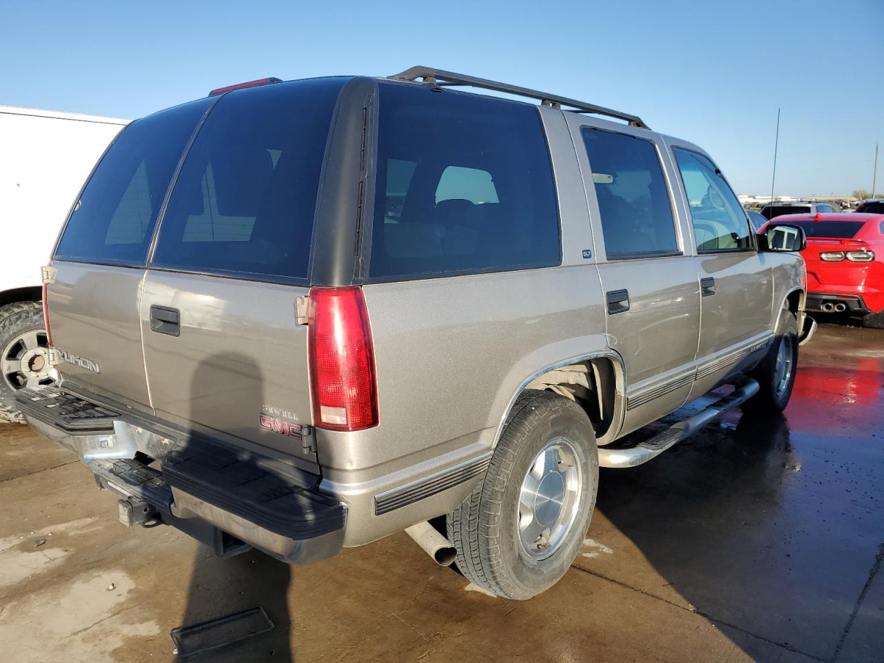 Image 3 of 1998 GMC YUKON  1998 with VIN 1GKEK13R2WJ736364