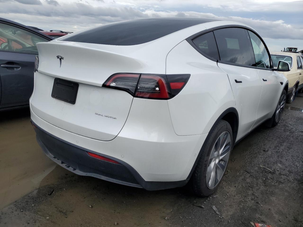 Изображение 3 2022 TESLA MODEL Y  2022 с VIN 7SAYGAEE1NF376792