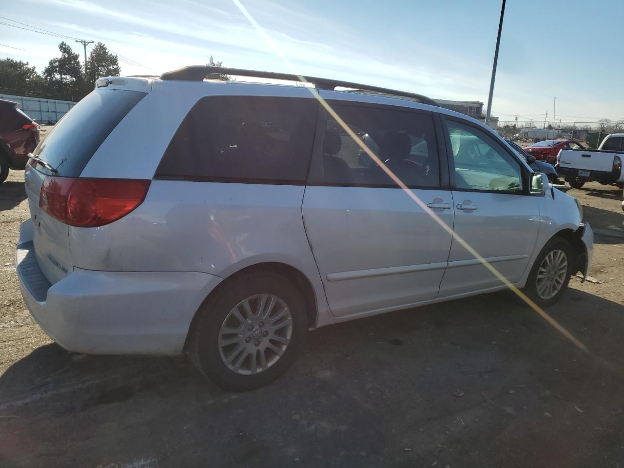 Image 3 of 2008 TOYOTA SIENNA XLE 2008 with VIN 5TDZK22C58S117716