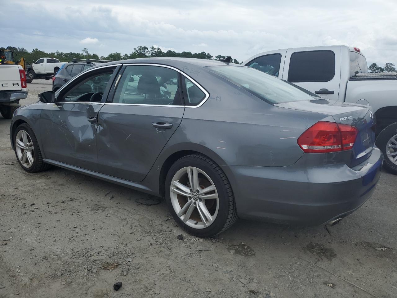 Изображение 2 2015 VOLKSWAGEN PASSAT SE 2015 с VIN 1VWBV7A36FC051731