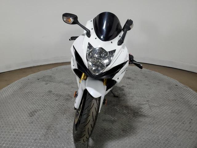 Image 2 of 2020 SUZUKI GSX-R750  2020 with VIN JS1GR7MA9L7101155