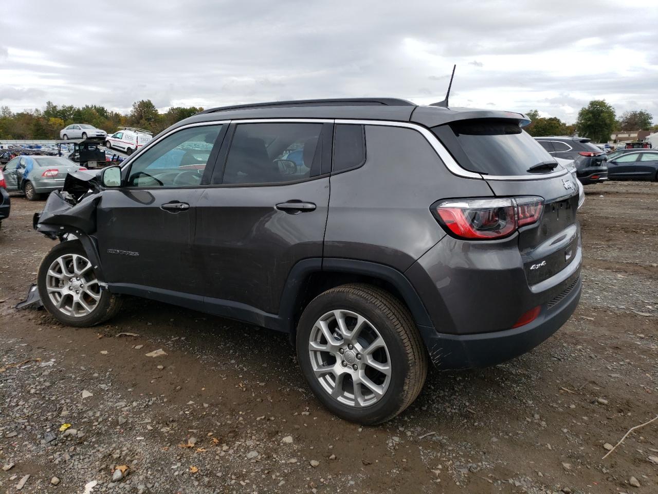 Изображение 2 2022 JEEP COMPASS LATITUDE LUX 2022 с VIN 3C4NJDFB5NT212518