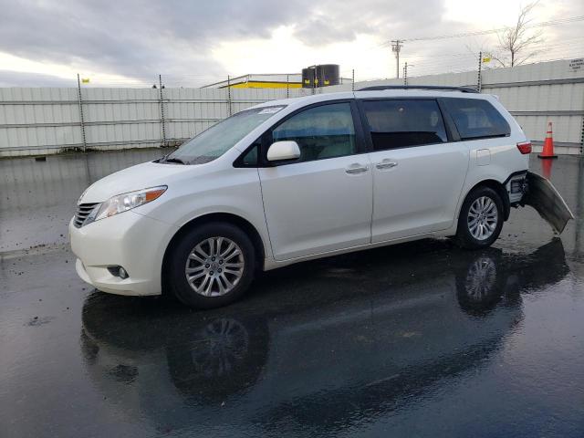 2017 TOYOTA SIENNA XLE 2017 image