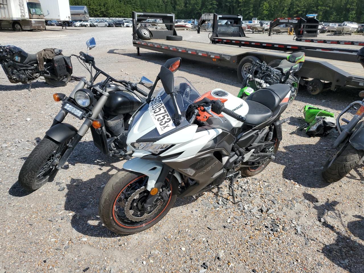 Image 2 of 2023 KAWASAKI EX650 R 2023 with VIN ML5EXER1XPDA94835