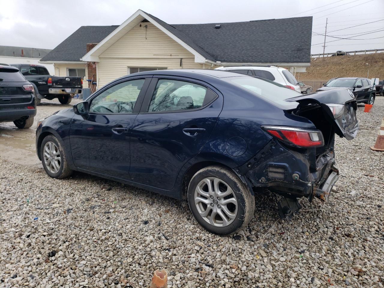 Obraz 2 z 2016 TOYOTA SCION IA  2016 z VIN 3MYDLBZV5GY113012