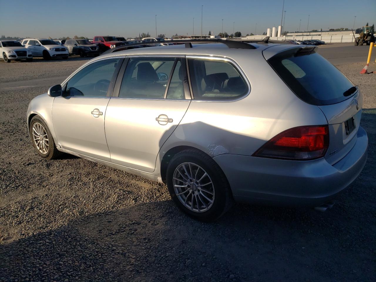 Image 2 of 2010 VOLKSWAGEN JETTA TDI 2010 with VIN 3VWPL7AJ6AM606467