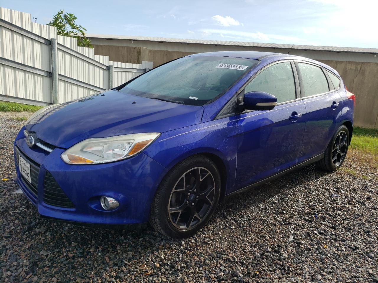 Image 1 of 2013 FORD FOCUS SE 2013 with VIN 1FADP3K21DL104617