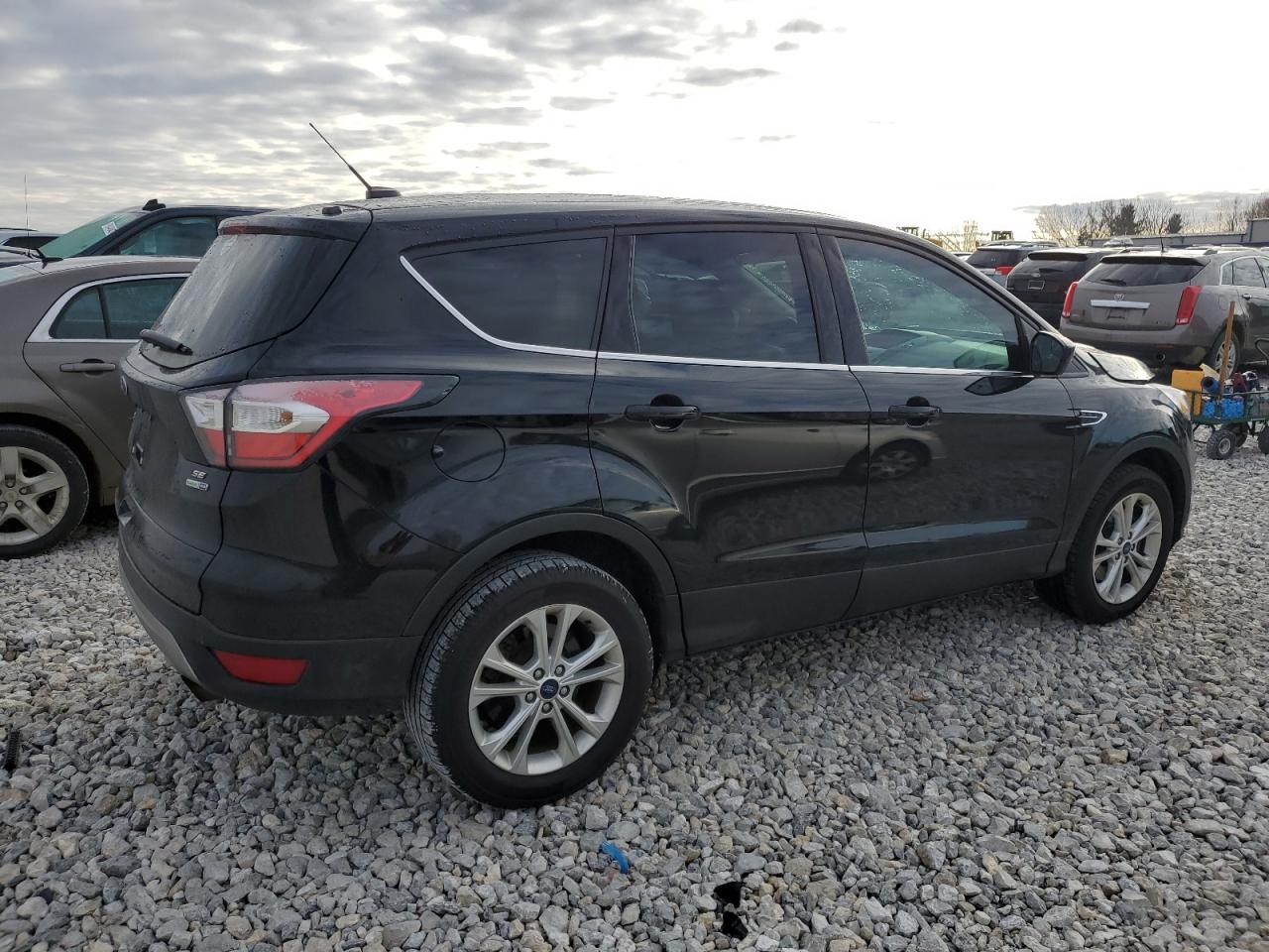 Obraz 3 z 2017 FORD ESCAPE SE 2017 z VIN 1FMCU9GD5HUA60743