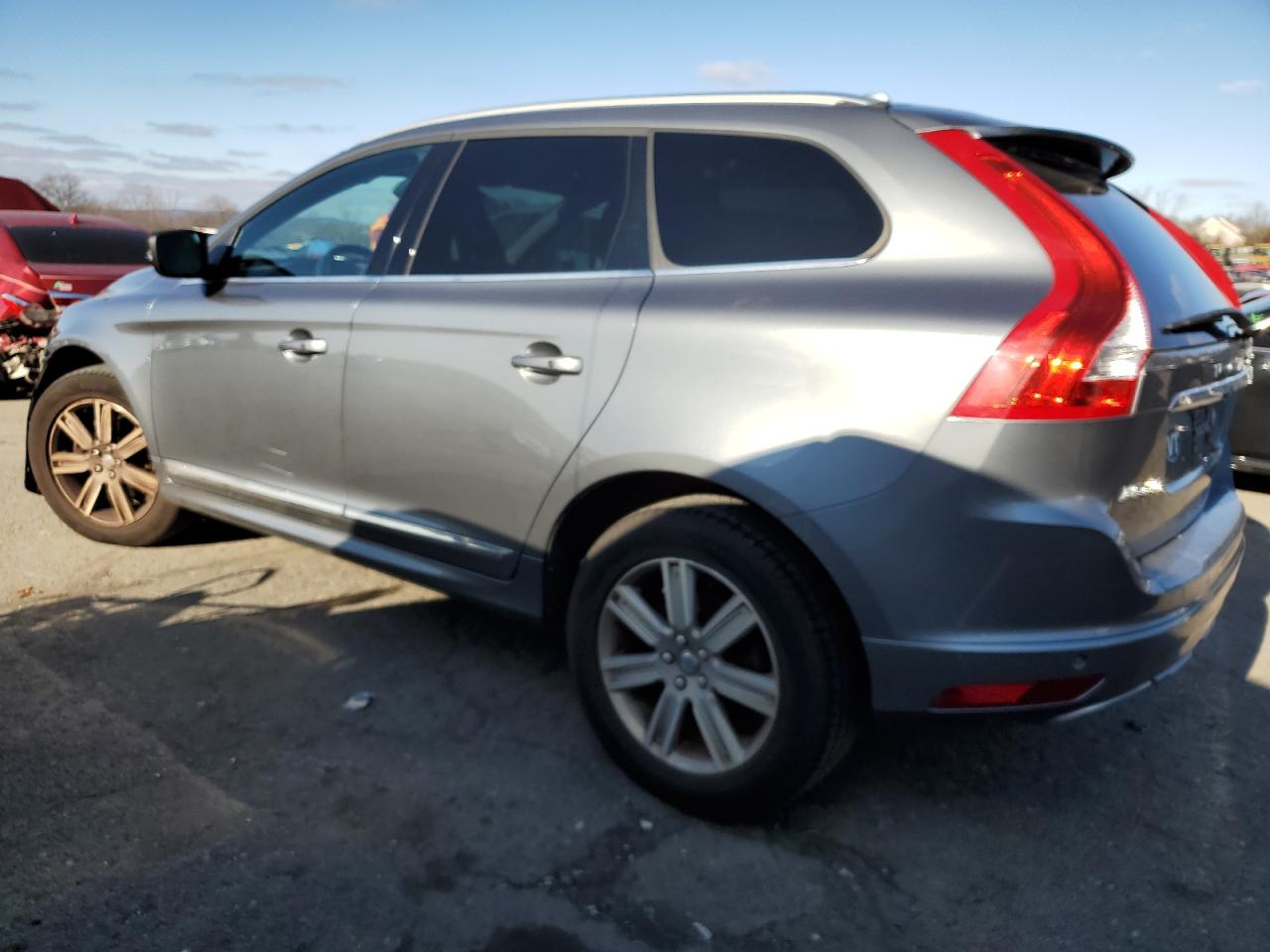 Image 2 of 2017 VOLVO XC60 T5 INSCRIPTION 2017 with VIN YV440MRU5H2064322