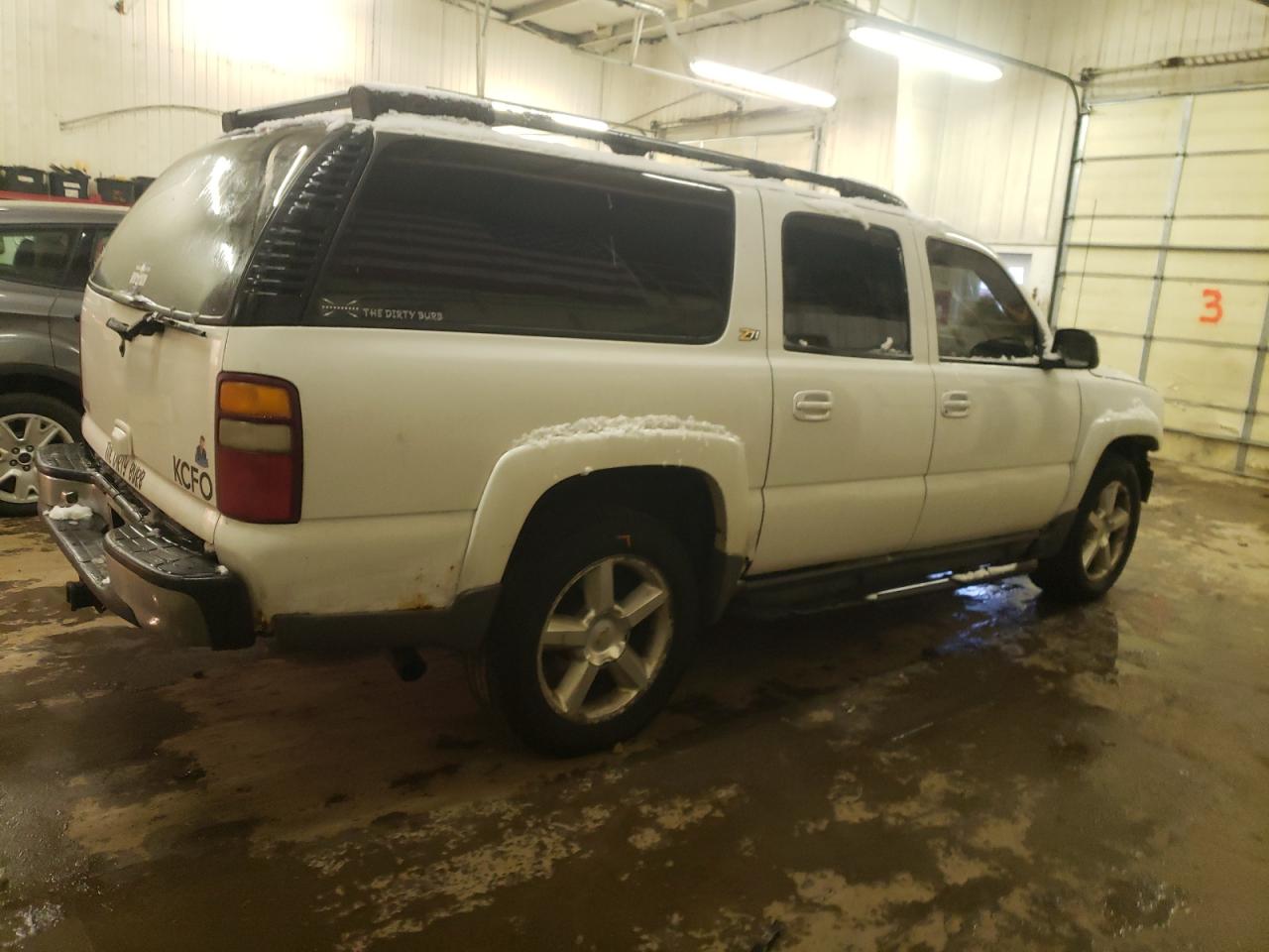 Image 3 of 2002 CHEVROLET SUBURBAN K1500 2002 with VIN 3GNFK16Z92G219075