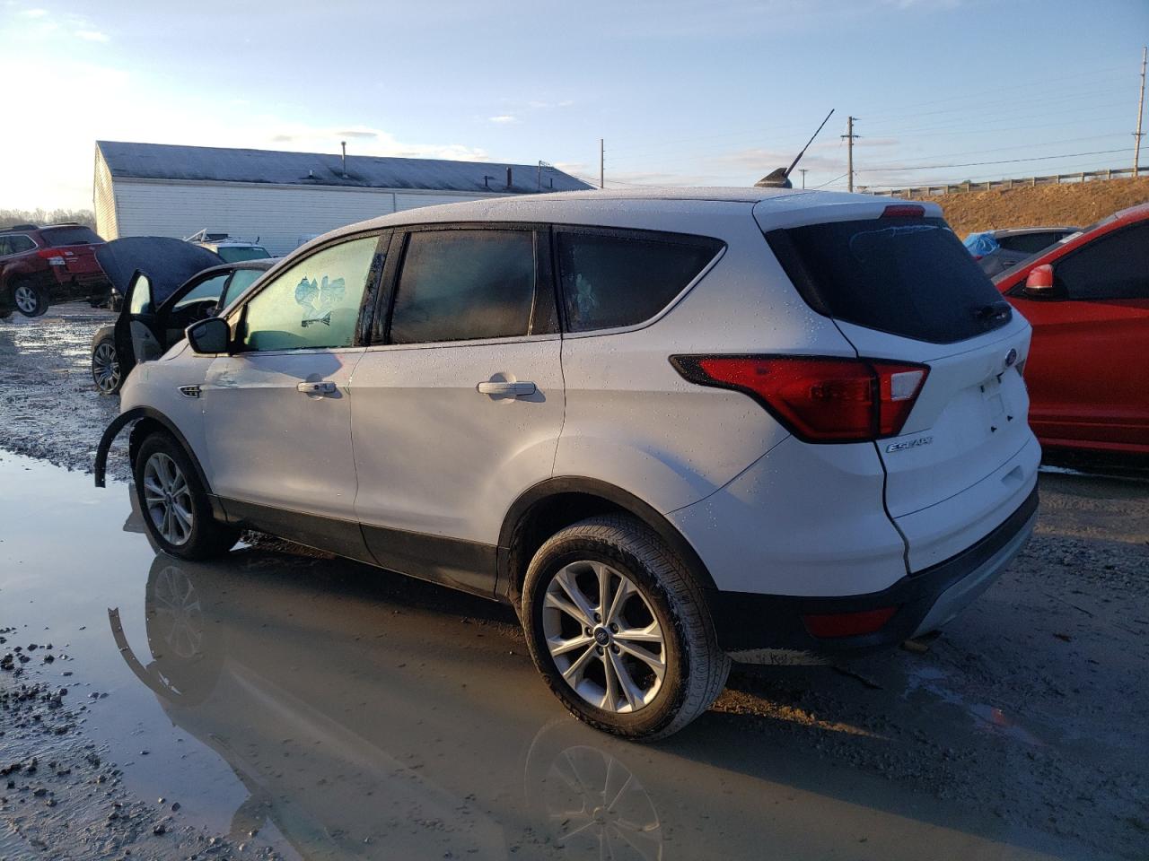 Изображение 2 2019 FORD ESCAPE SE 2019 с VIN 1FMCU9GD0KUA39502