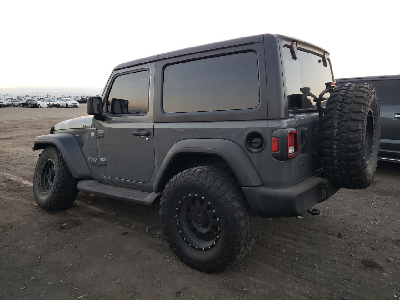 Obraz 2 z 2020 JEEP WRANGLER SPORT 2020 z VIN 1C4GJXAN1LW136136