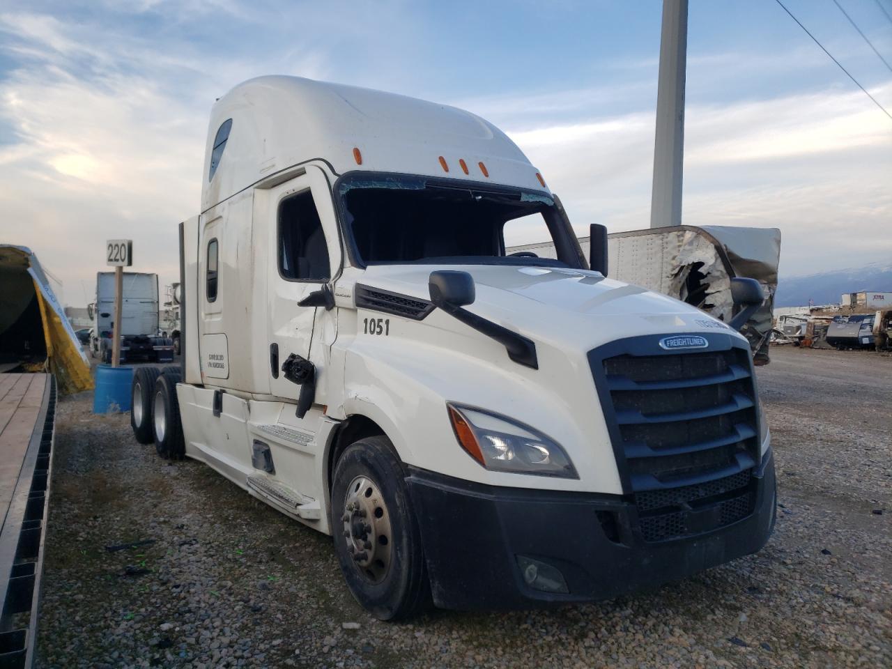 Obraz 1 z 2022 FREIGHTLINER CASCADIA 126  2022 z VIN 3AKJHHDR8NSMD0068