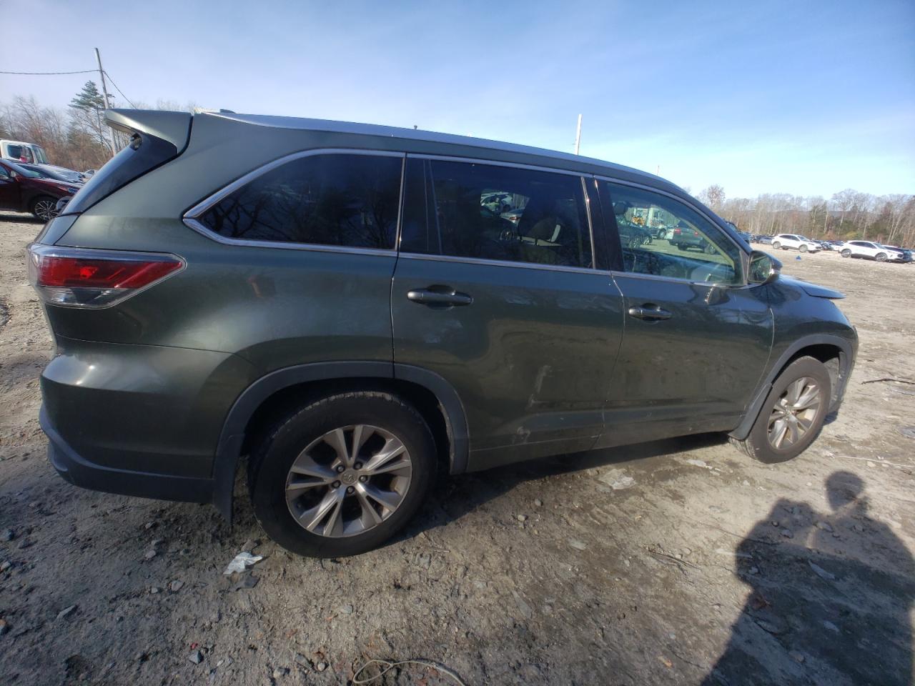 Image 3 of 2015 TOYOTA HIGHLANDER XLE 2015 with VIN 5TDJKRFH1FS126163