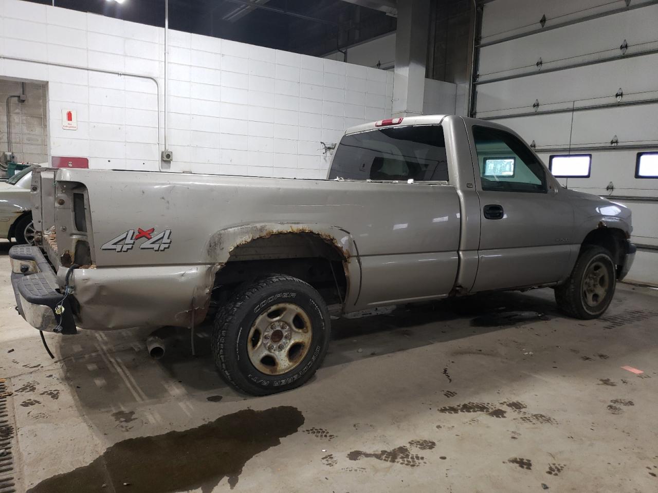 Obraz 3 z 2000 CHEVROLET SILVERADO K1500 2000 z VIN 1GCEK14V7YE235196