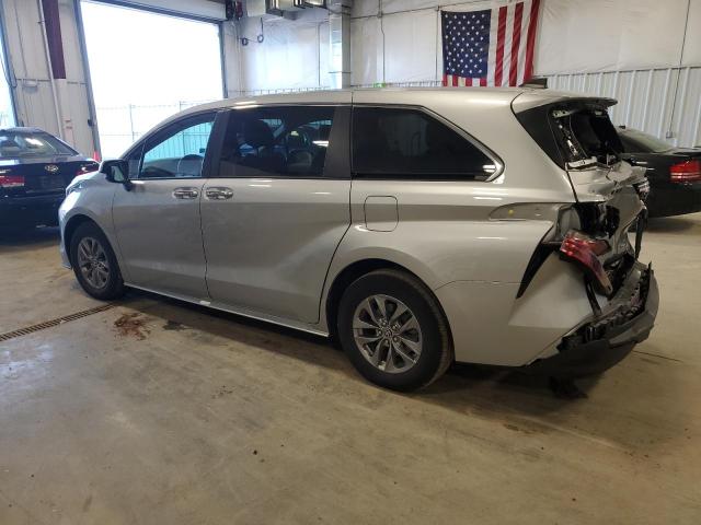 Obraz 2 z 2022 TOYOTA SIENNA XLE 2022 z VIN 5TDYRKEC8NS083771