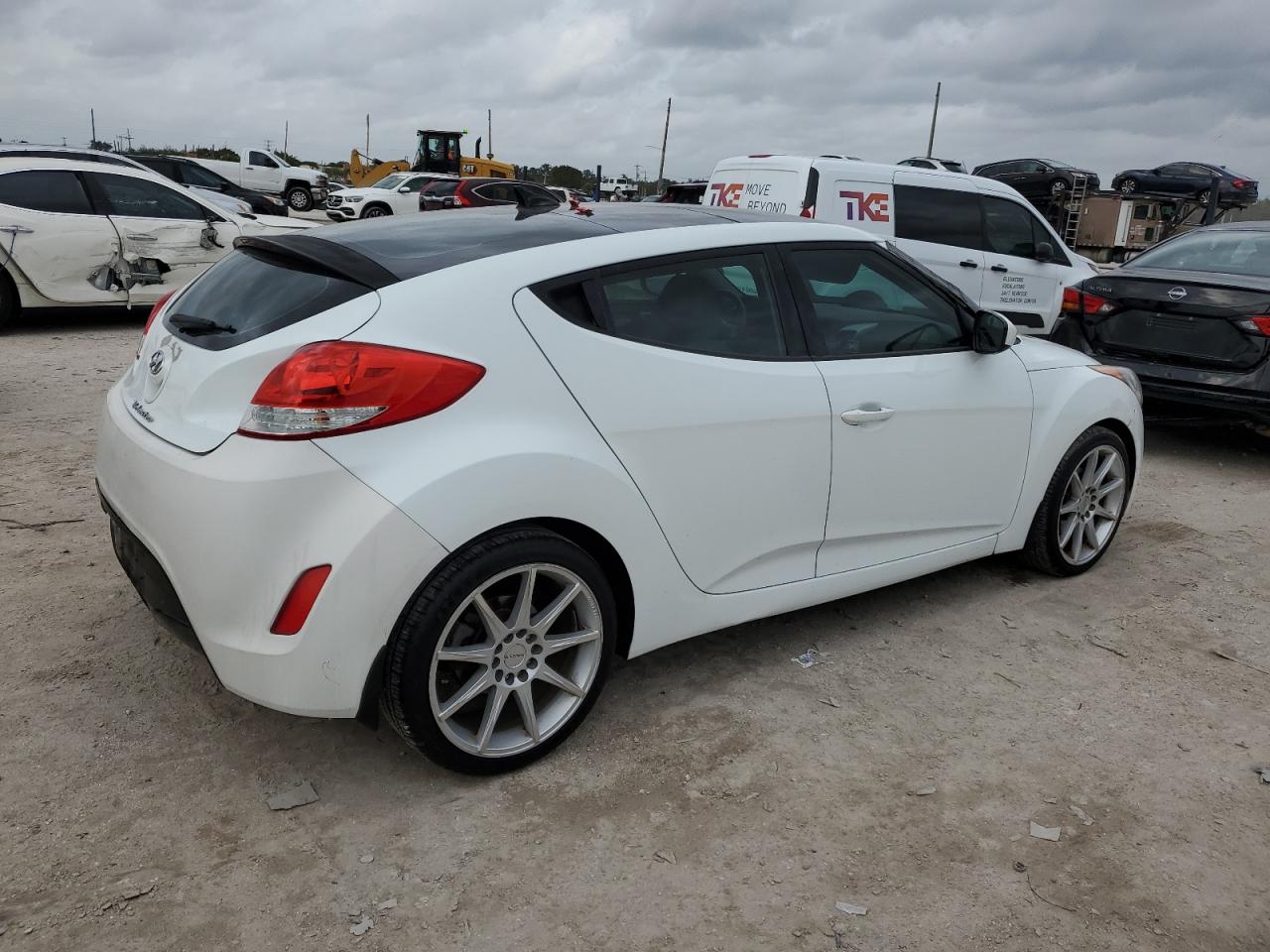 Image 3 of 2013 HYUNDAI VELOSTER  2013 with VIN KMHTC6AD3DU171618