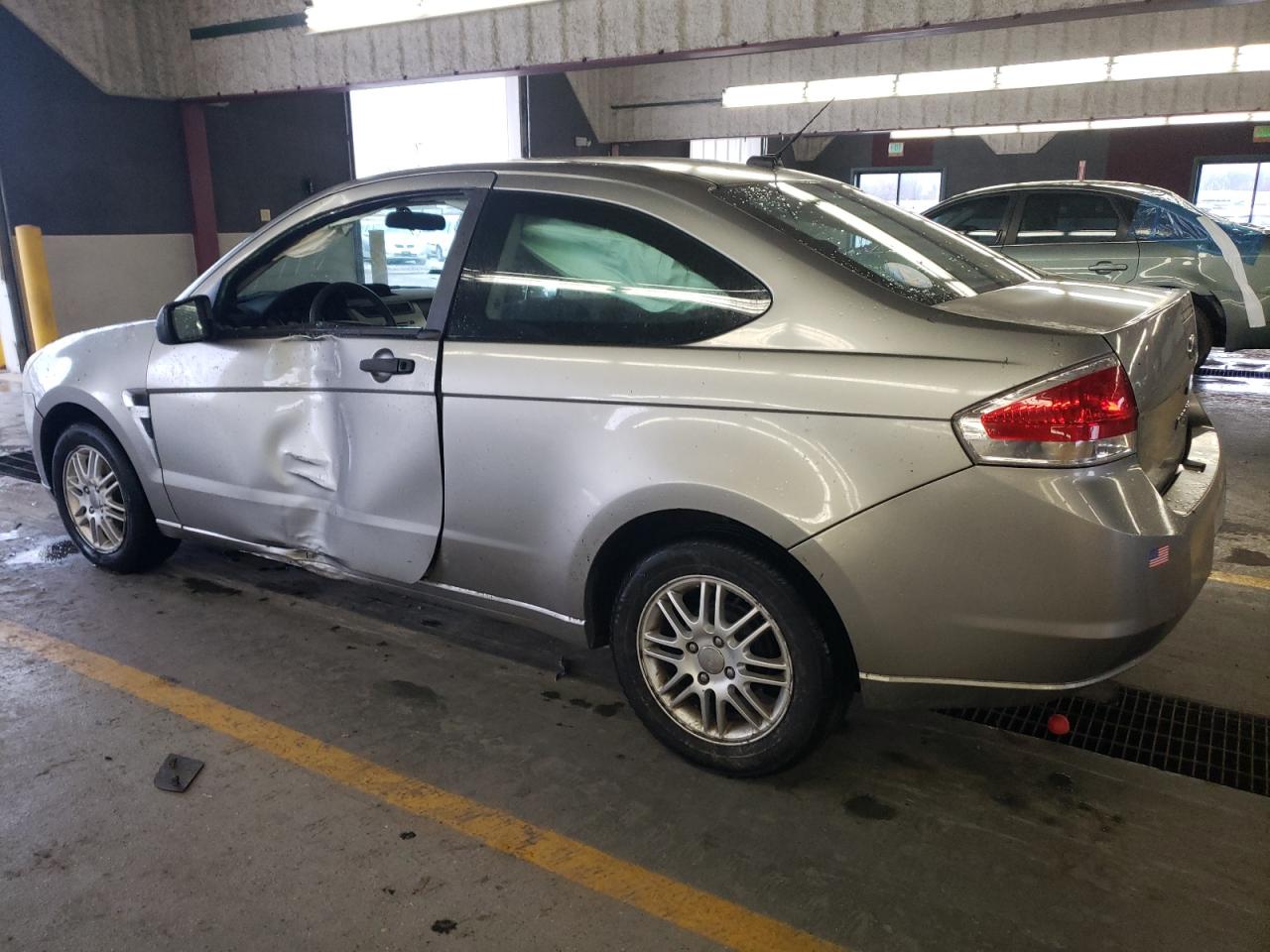 Image 2 of 2008 FORD FOCUS SE 2008 with VIN 1FAHP33N78W110811