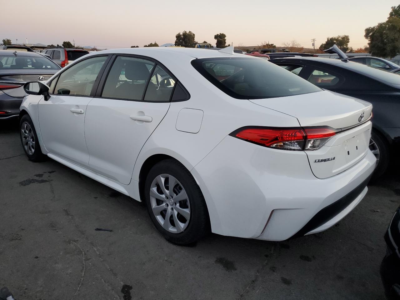 Image 2 of 2022 TOYOTA COROLLA LE 2022 with VIN JTDEPMAE2N3033820
