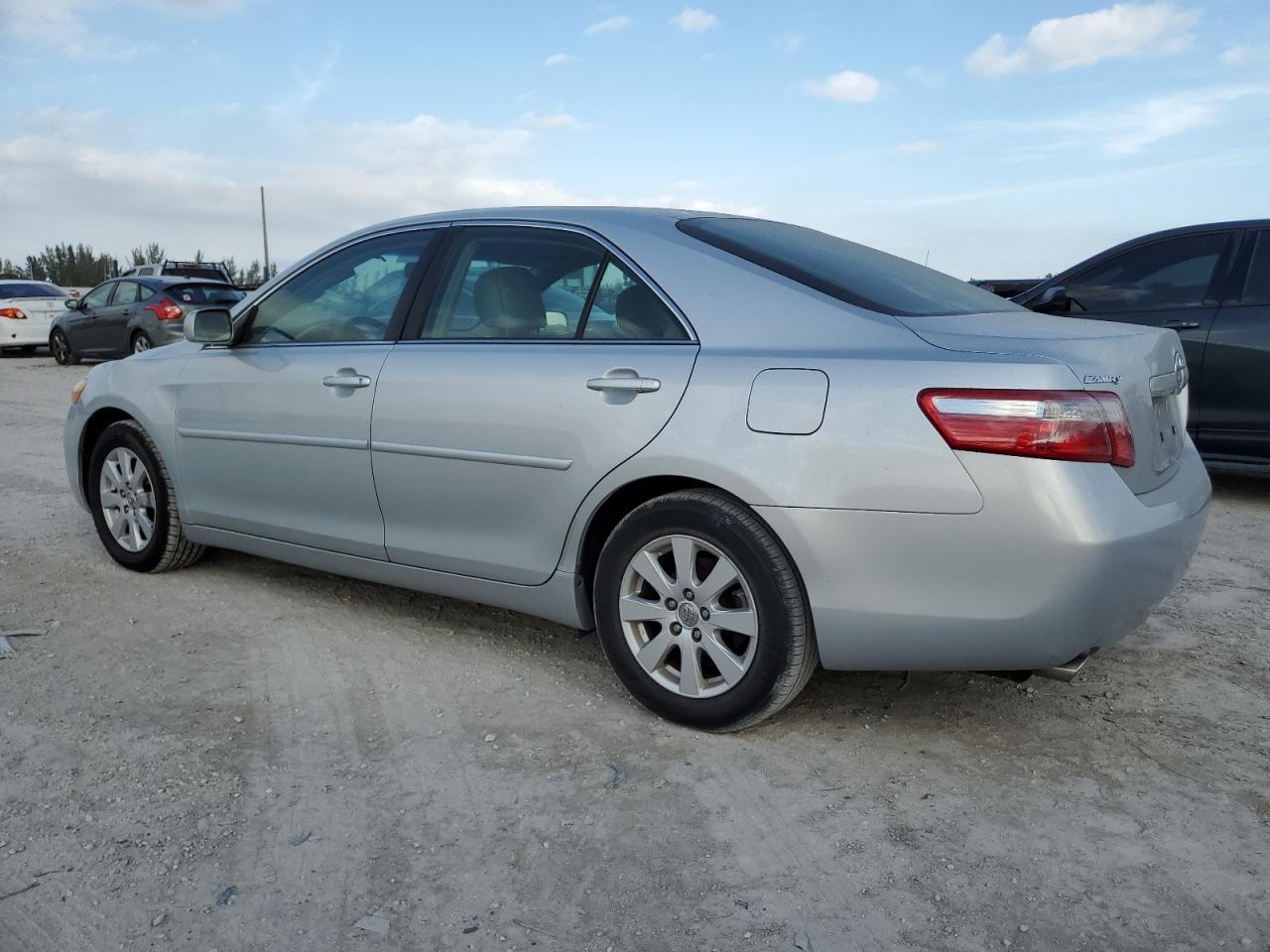 Image 2 of 2007 TOYOTA CAMRY LE 2007 with VIN 4T1BK46K27U520346