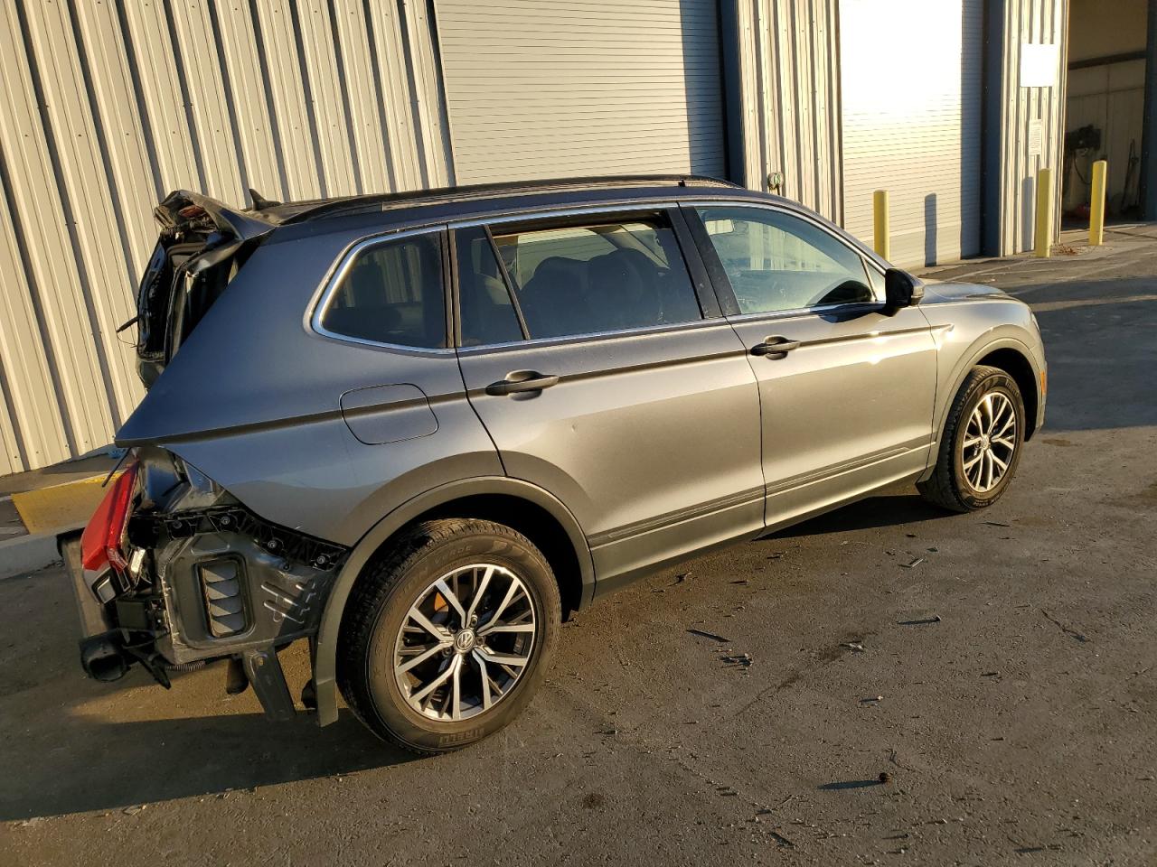 Image 3 of 2019 VOLKSWAGEN TIGUAN SE 2019 with VIN 3VV2B7AX5KM140036