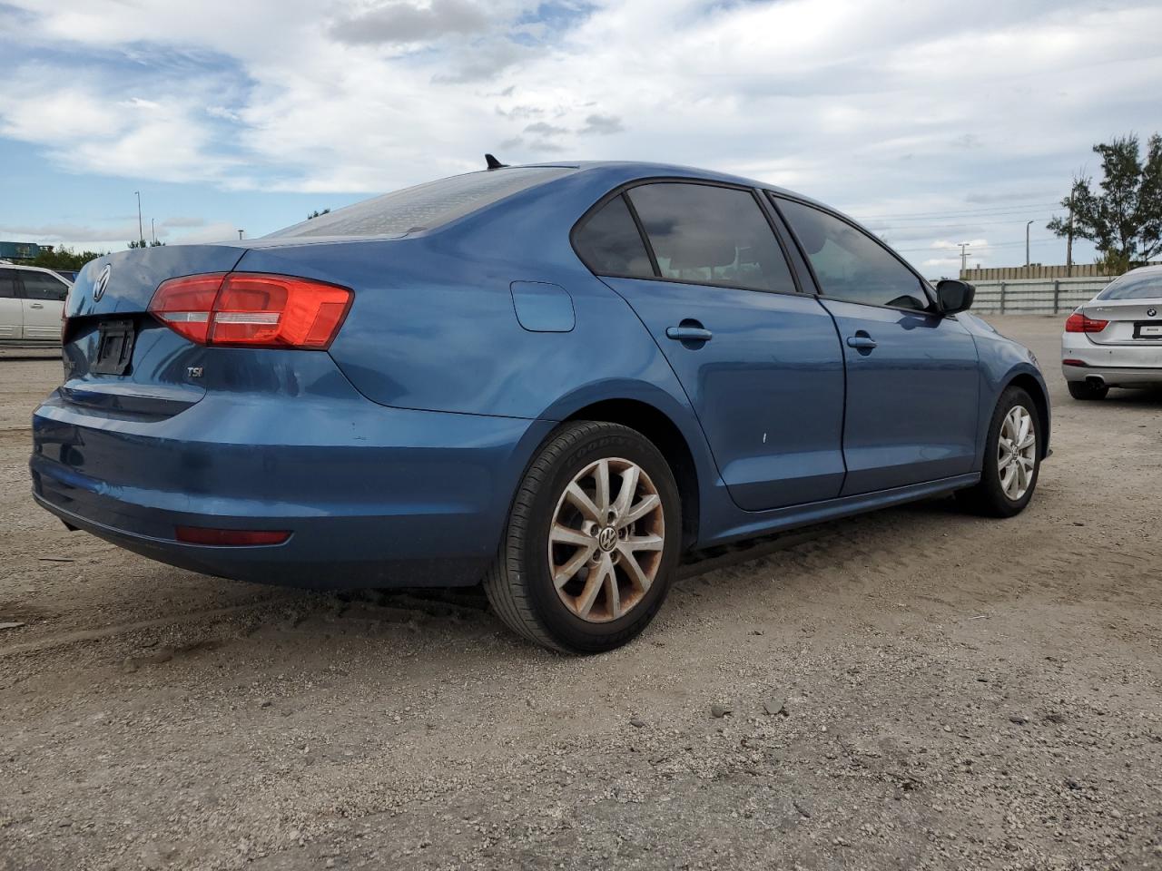 Image 3 of 2015 VOLKSWAGEN JETTA SE 2015 with VIN 3VWD17AJ0FM282402