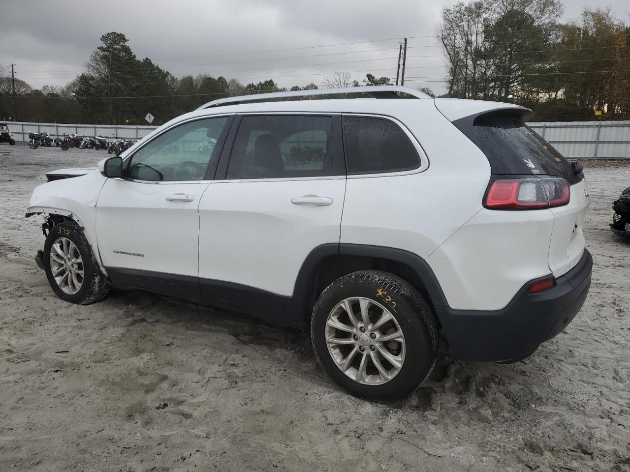Obraz 2 z 2019 JEEP CHEROKEE LATITUDE 2019 z VIN 1C4PJLCB1KD488235