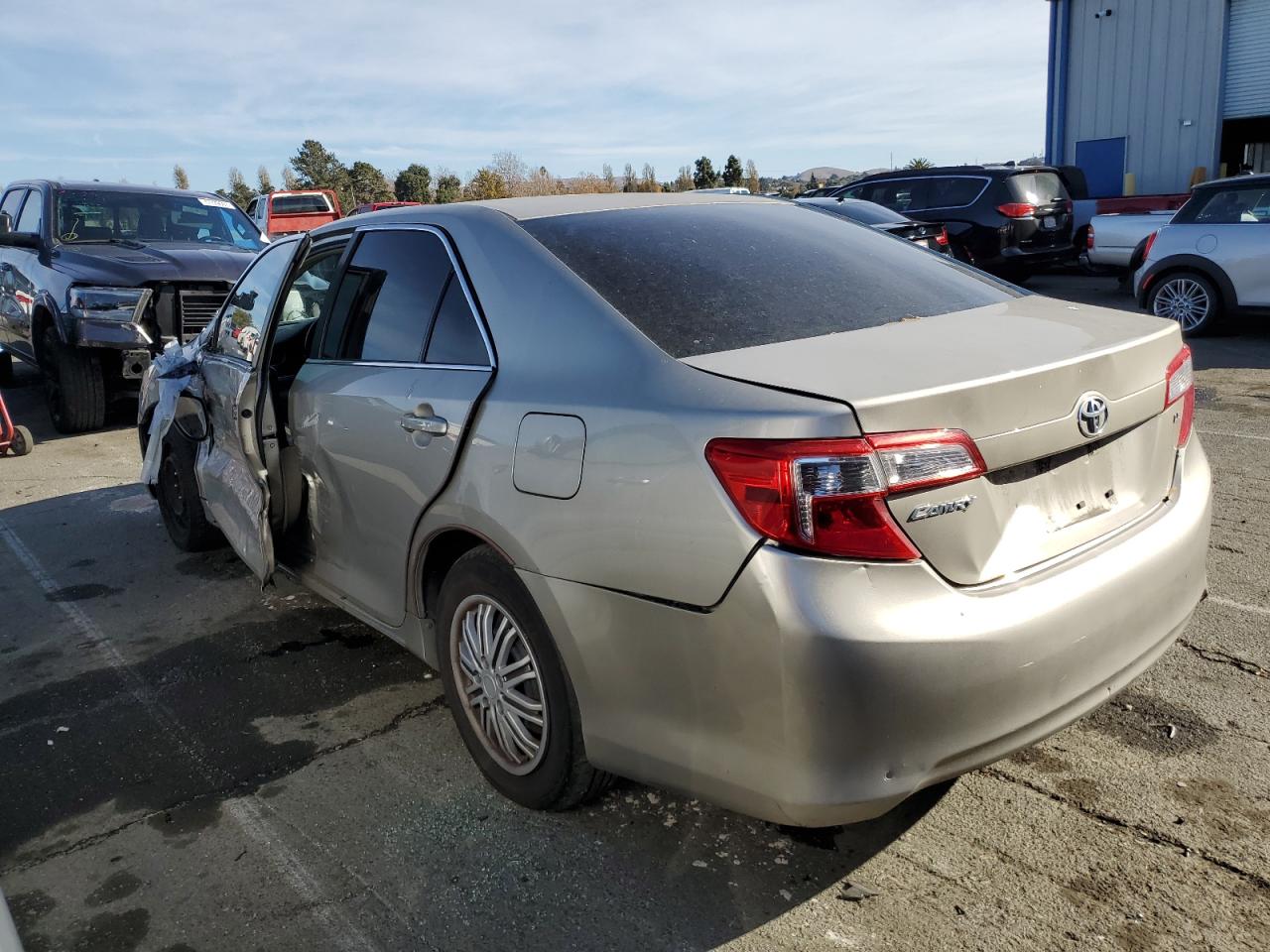 Image 2 of 2014 TOYOTA CAMRY L 2014 with VIN 4T4BF1FK9ER337077