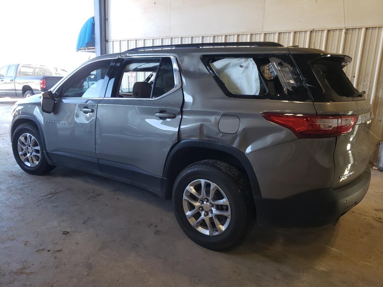 Image 2 of 2019 CHEVROLET TRAVERSE LT 2019 with VIN 1GNERGKW6KJ231902