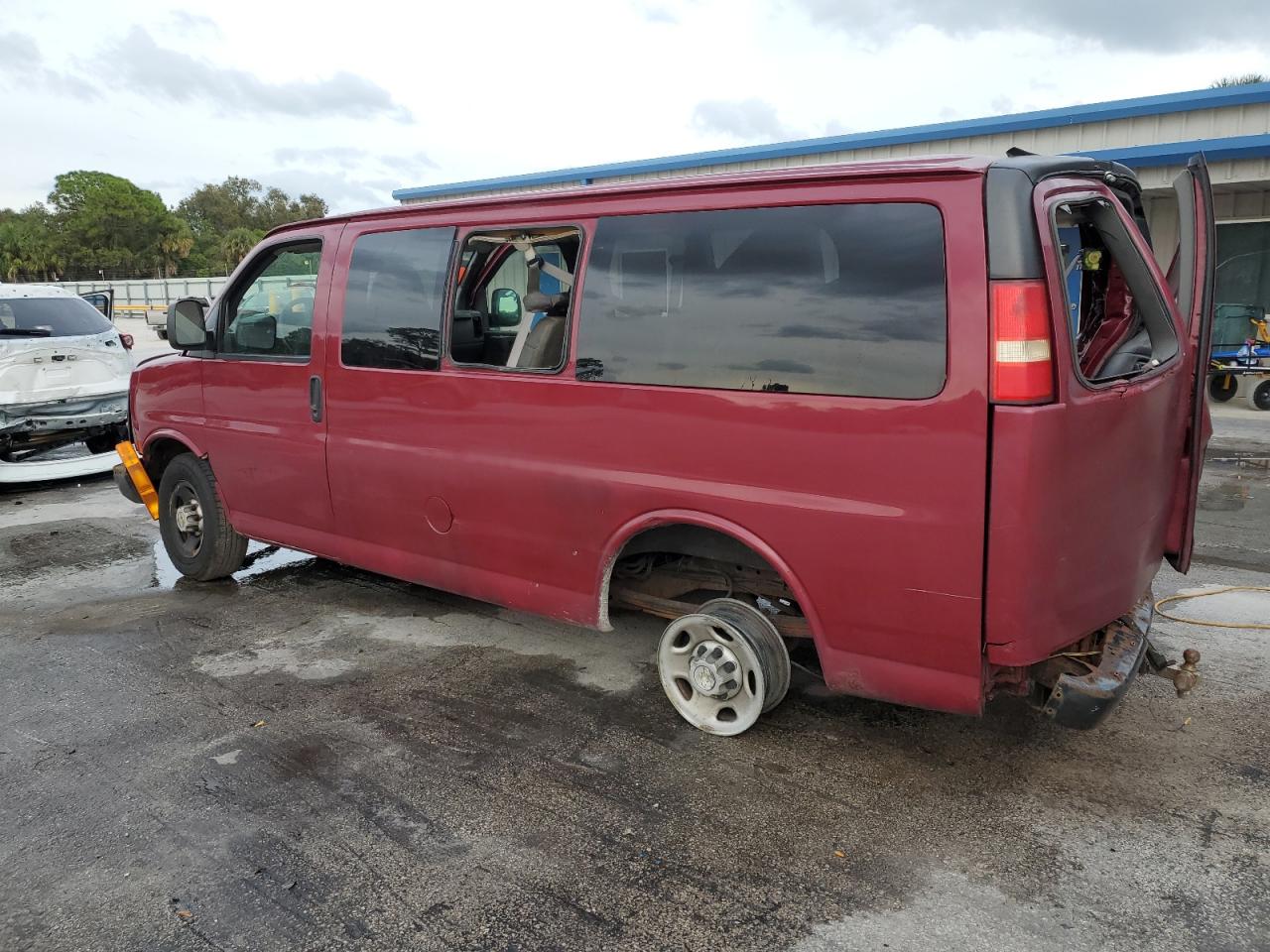 Image 2 of 2007 CHEVROLET EXPRESS G2500  2007 with VIN 1GAGG25U871113337