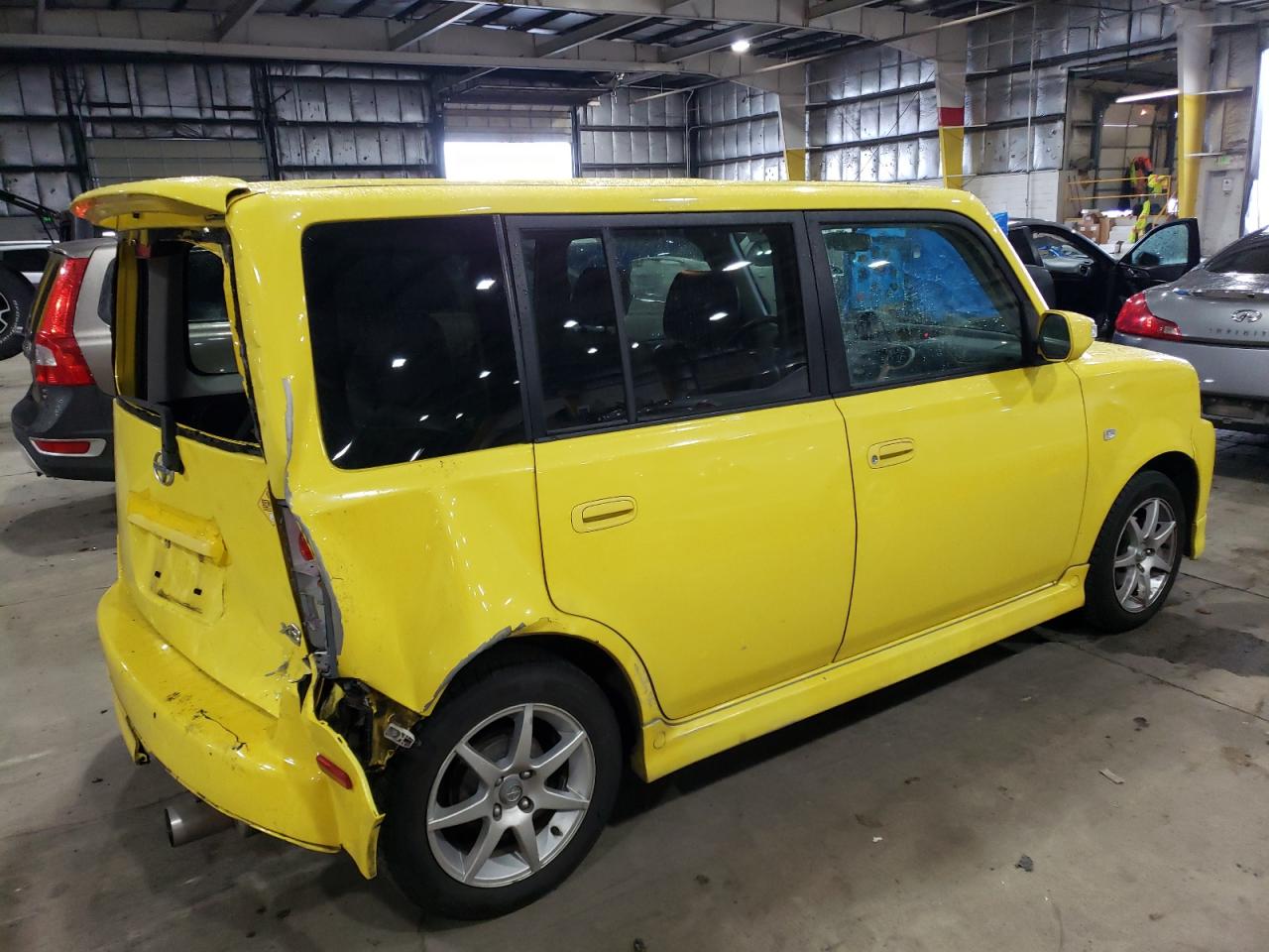 Изображение 3 2005 TOYOTA SCION XB 2005 с VIN JTLKT334854017021